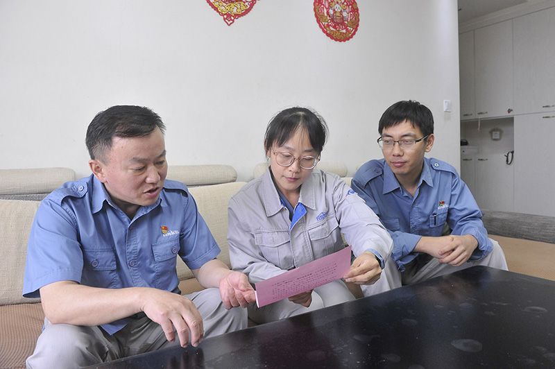 公司纪委：开展节前“暖心家访”活动