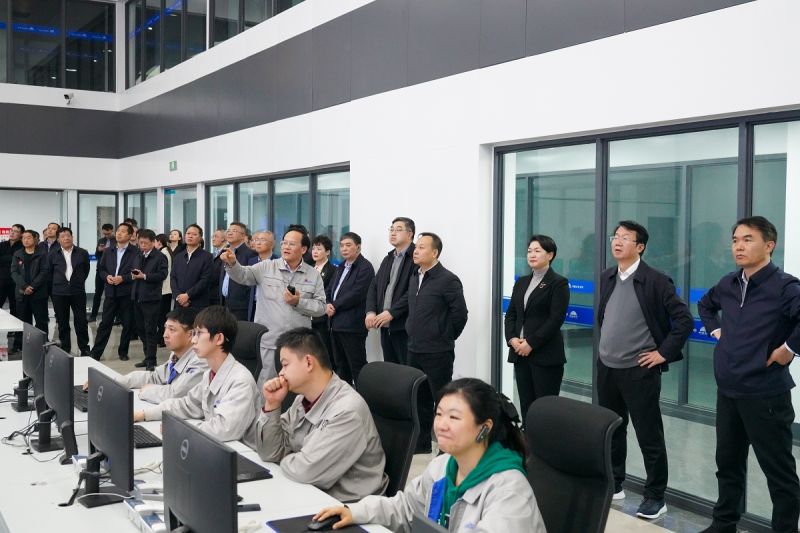 全省制造业数字化转型观摩组到QY千亿国际考察观摩